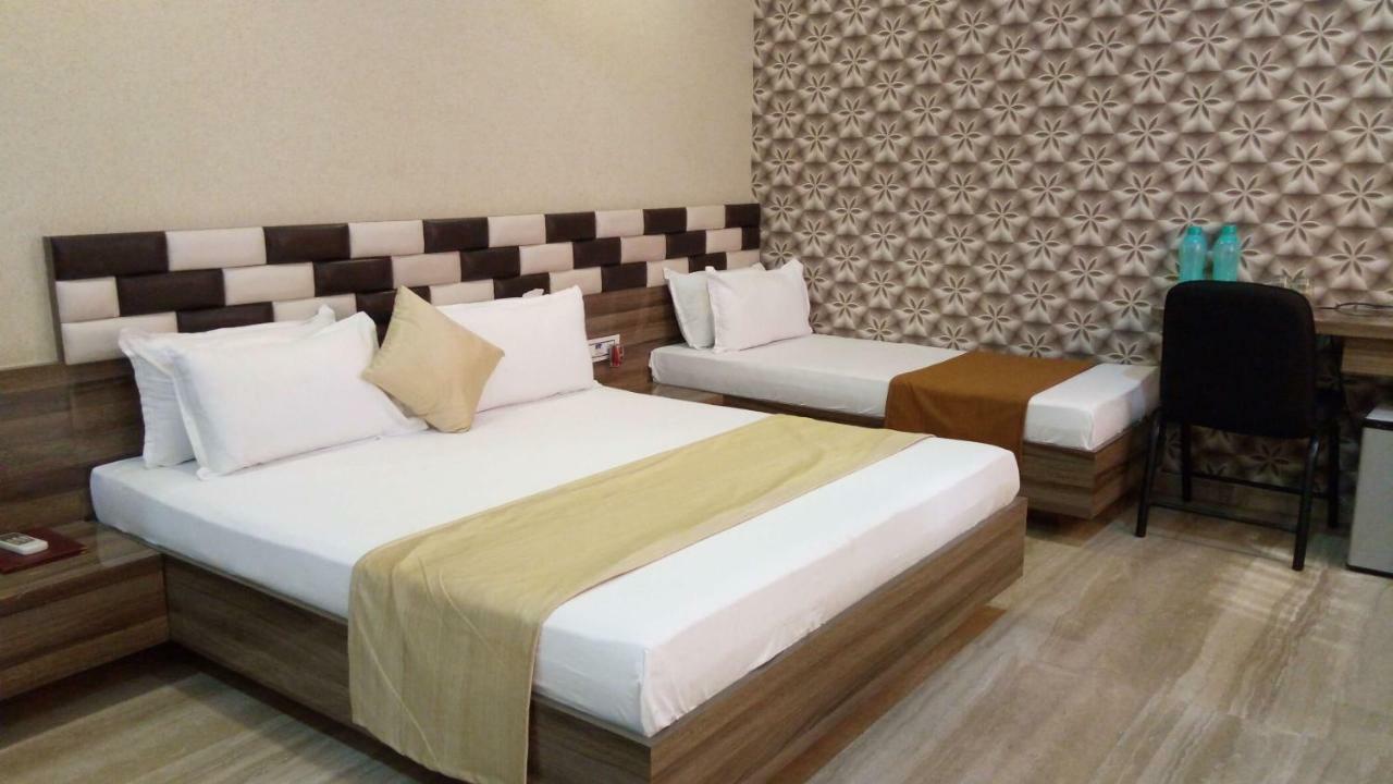 Hotel Shahi Darbar Navsari ภายนอก รูปภาพ