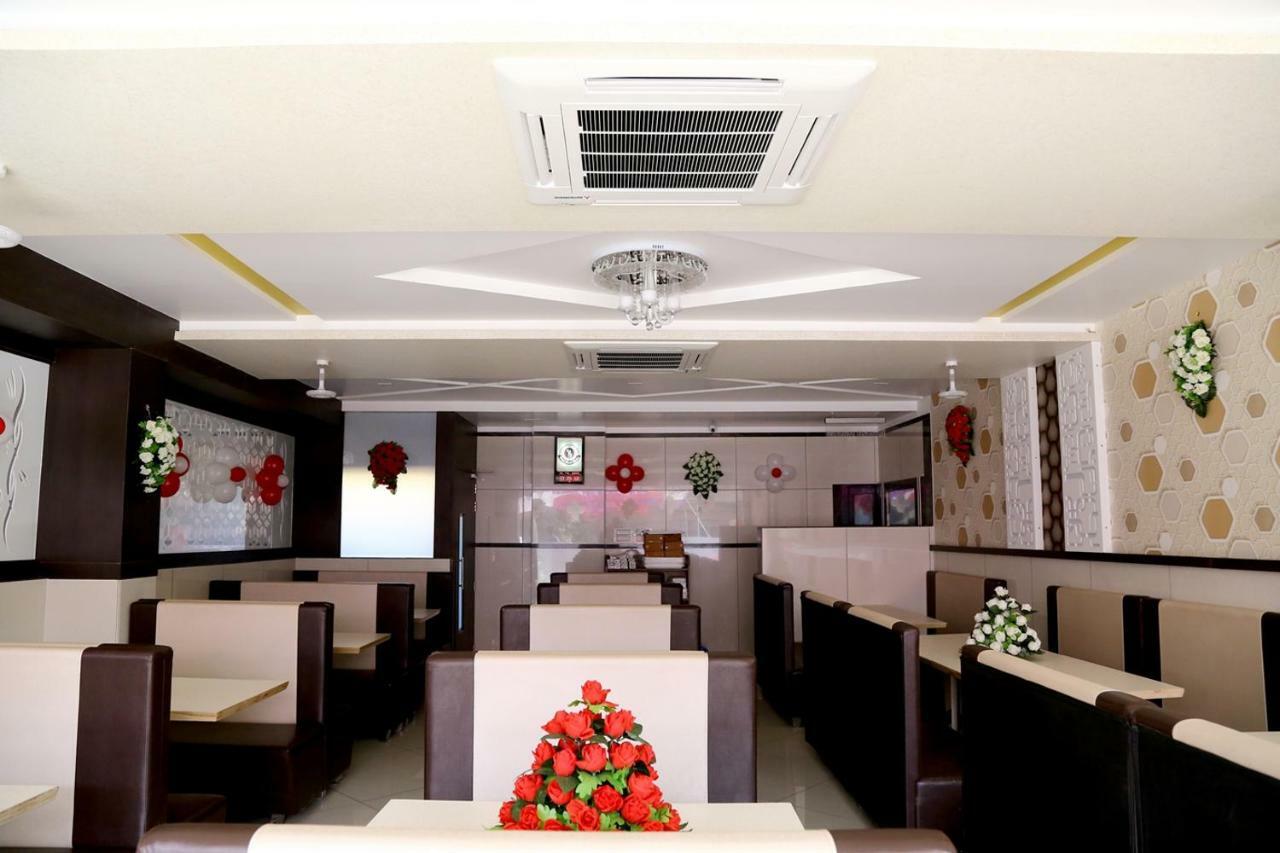 Hotel Shahi Darbar Navsari ภายนอก รูปภาพ
