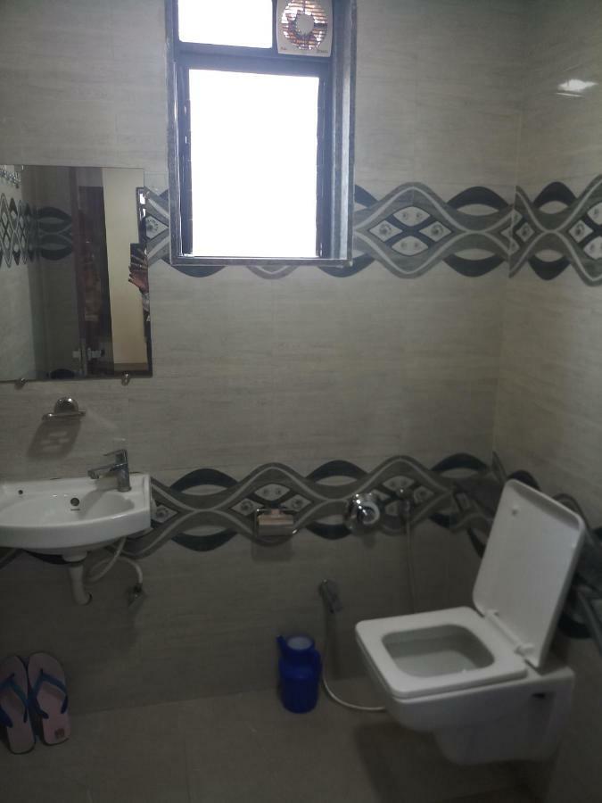 Hotel Shahi Darbar Navsari ภายนอก รูปภาพ
