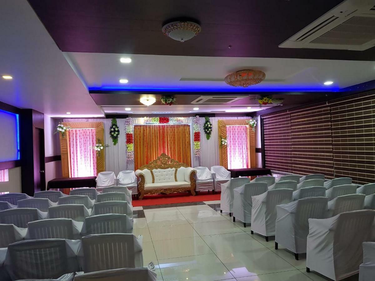Hotel Shahi Darbar Navsari ภายนอก รูปภาพ